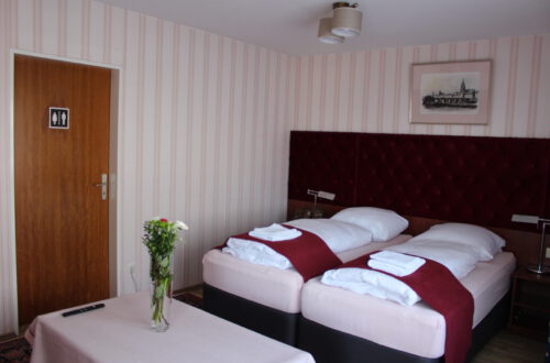 Doppelzimmer mit Blumengruß