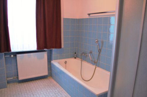 Badezimmer mit Badewanne